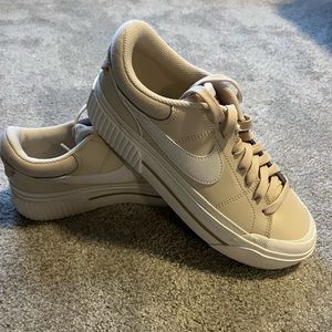 Nike Crew Legacy Cream Size 7.5